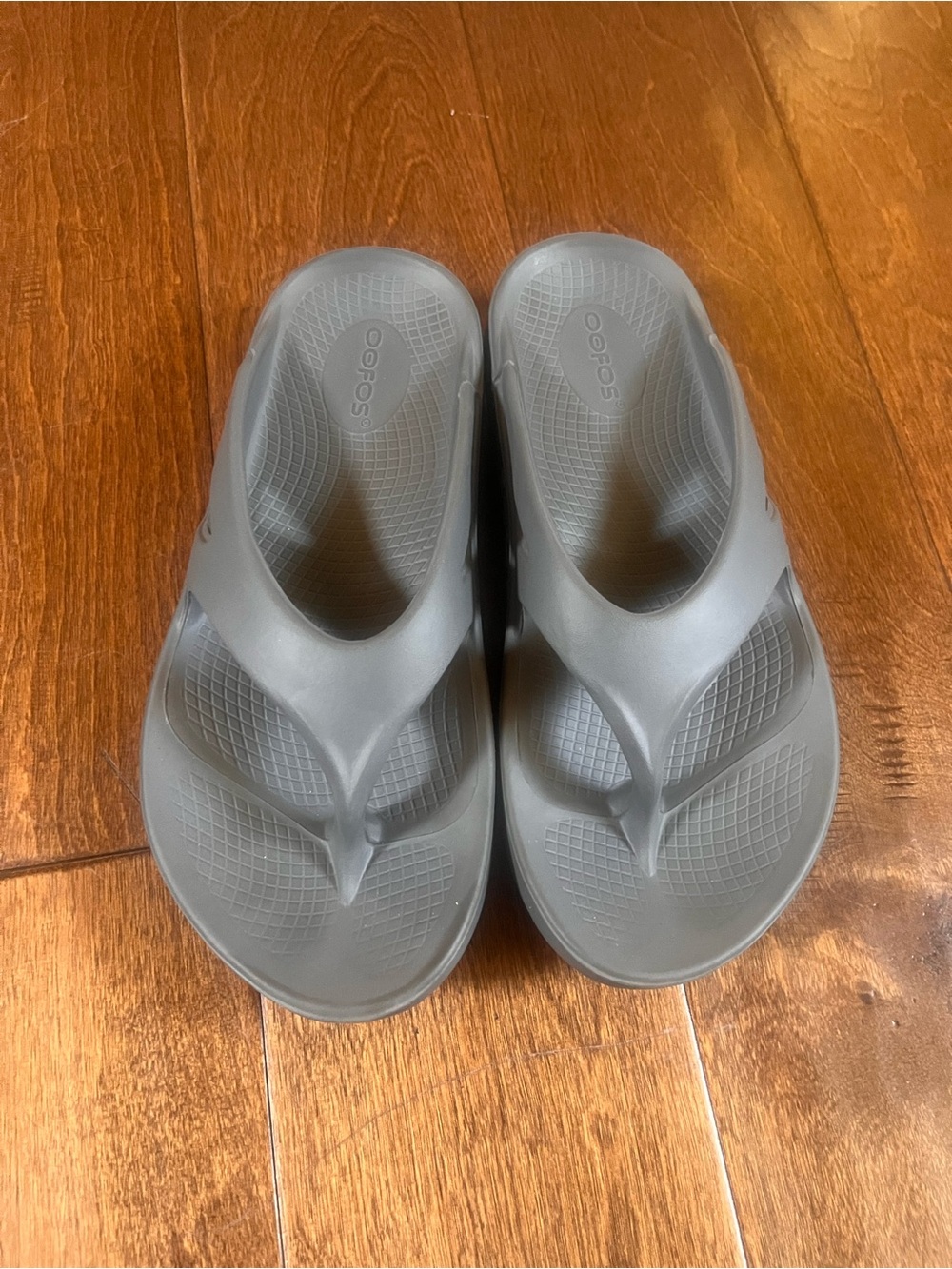 OOFOS Recovery Flip Flops in Grey